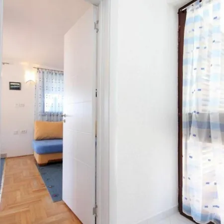 Apartment Fuer 5 Personen Ca 45 Qm In Skvaranska, Istrien Bucht Von Rasa Ravni